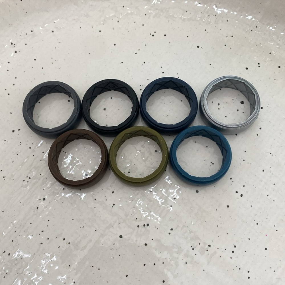 Egnaro Men’s Silicone Rings 10mm Wide 2.5mm Thick Wedding Bands Fits 11.5-12 - Picture 2 of 6